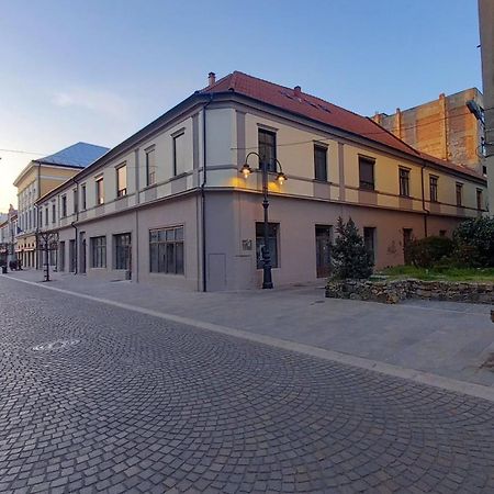 Luna Орадеа Екстериор снимка